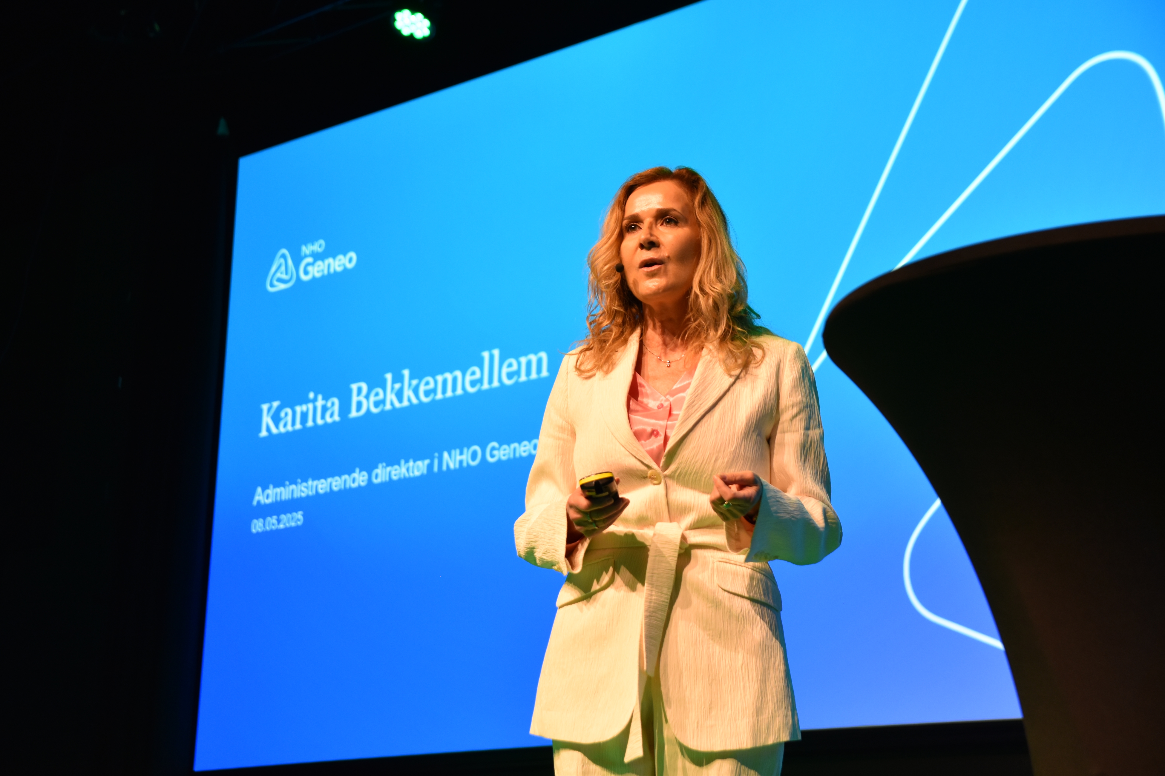 Bekkemellem P Vitus Apoteks Ledersamling Apotekene Er En Skatt bekkemellem-p-vitus-apoteks-ledersamling-apotekene-er-en-skatt